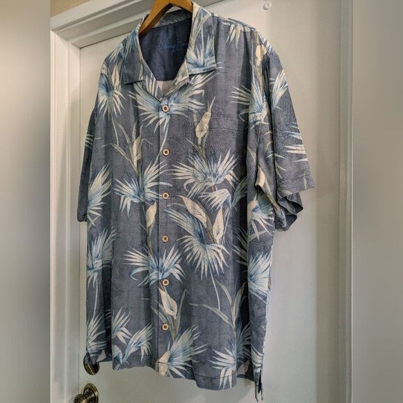 Tommy Bahama Silk Floral Calla Lily Hawaiian Print Button Up Shirt - Picture 3 of 5